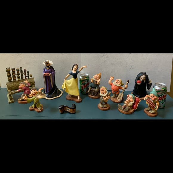 WDCC Snow White and The Seven Dwarfs - Picture 14 of 15